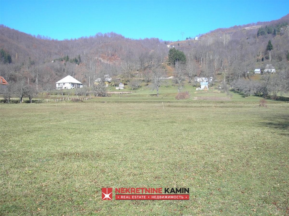 Plac od 2.834 m² uz rijeku Svinjaču, najljepša lokacija u Kolašinu